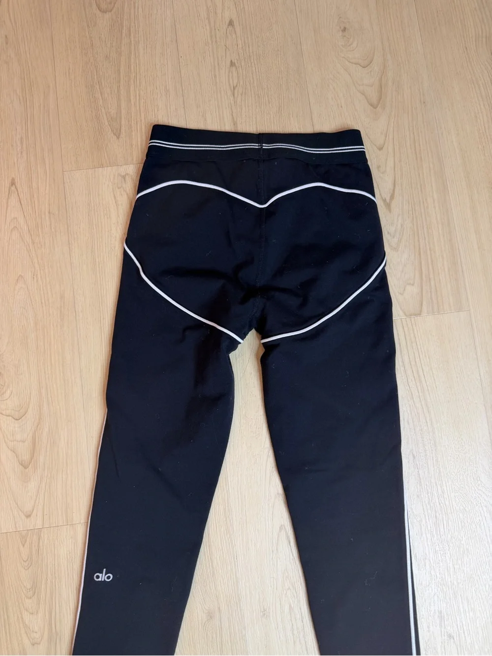 Alo Airbrush High-Waist Heart Throb Legging